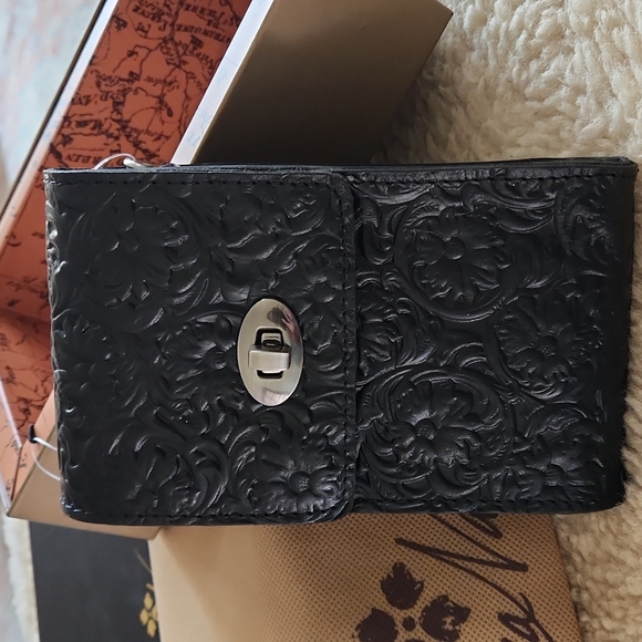 New IOB Patricia Nash Hand-tooled Black Leather Crossbody Bag 🖤 - Picture 3 of 10